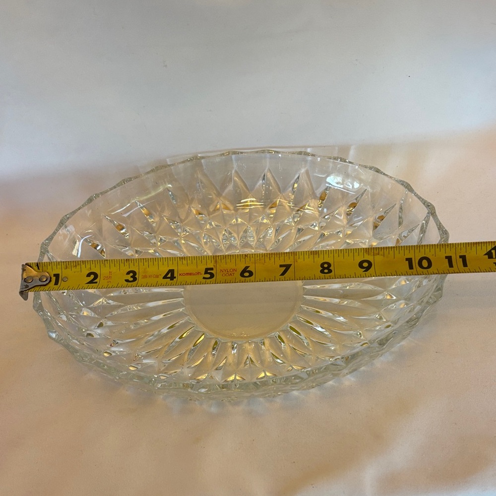 LIKE NEW! STUNNING MIKASA INTRICATE CLEAR GLASS OVAL PLATTER - Picture 8 of 10
